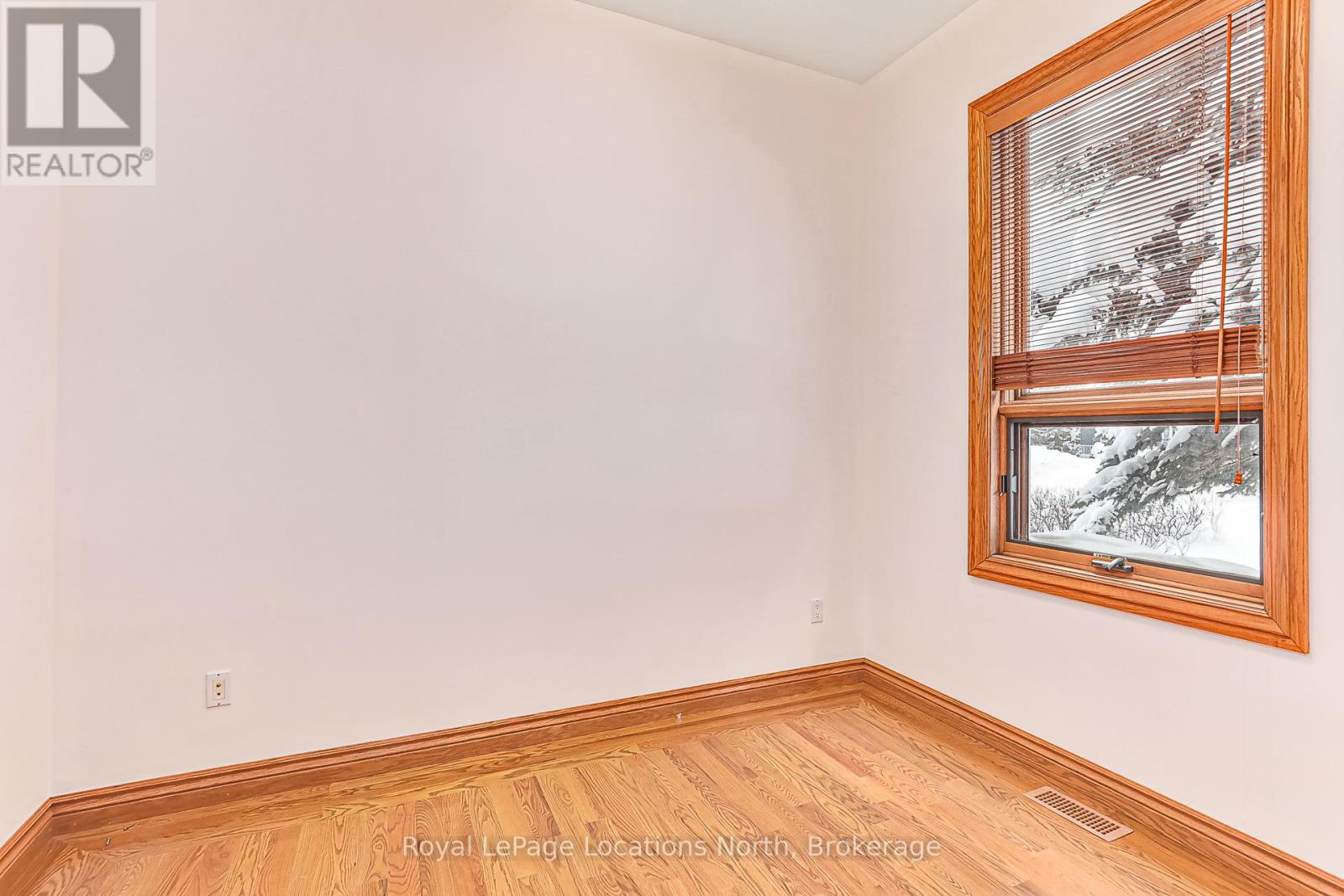 137 Pioneer Lane, Blue Mountains, Ontario  L9Y 0M7 - Photo 6 - X12200998