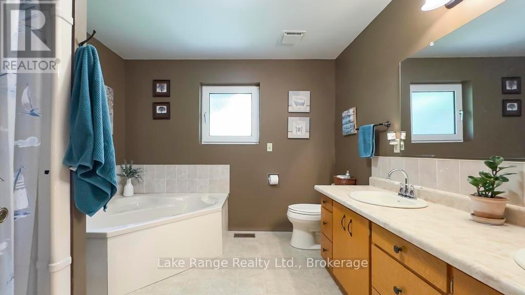 201 Shadywood Crescent, Huron-Kinloss, Ontario  N2Z 2X3 - Photo 16 - X12201336