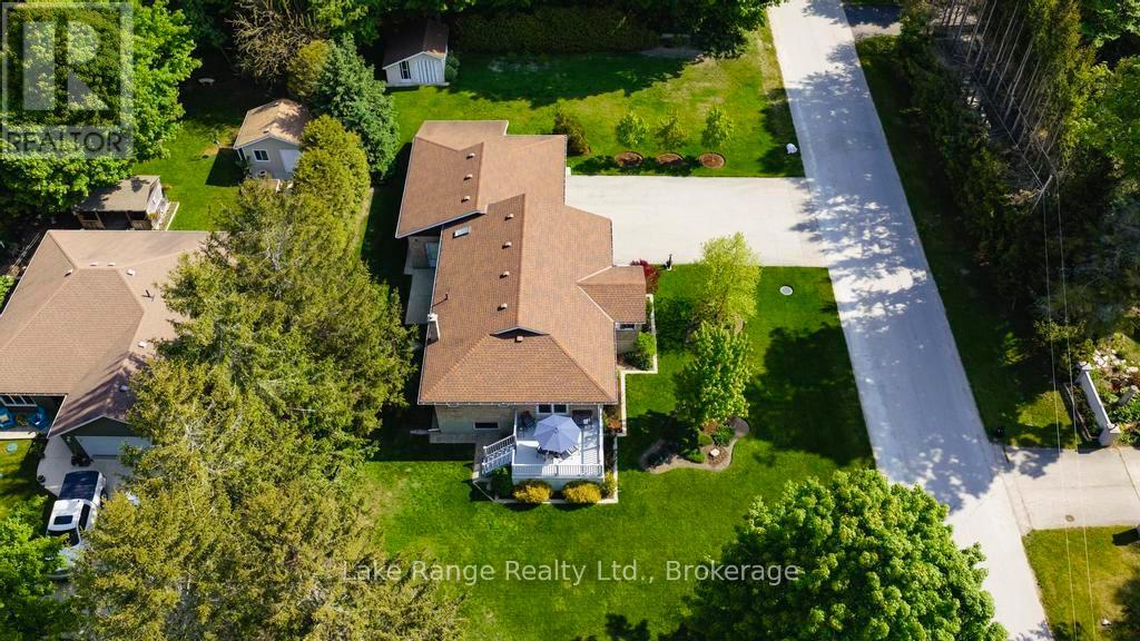 201 Shadywood Crescent, Huron-Kinloss, Ontario  N2Z 2X3 - Photo 4 - X12201336