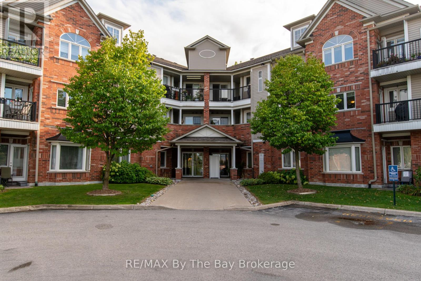 211 - 16 WESTBURY ROAD, Wasaga Beach, Ontario