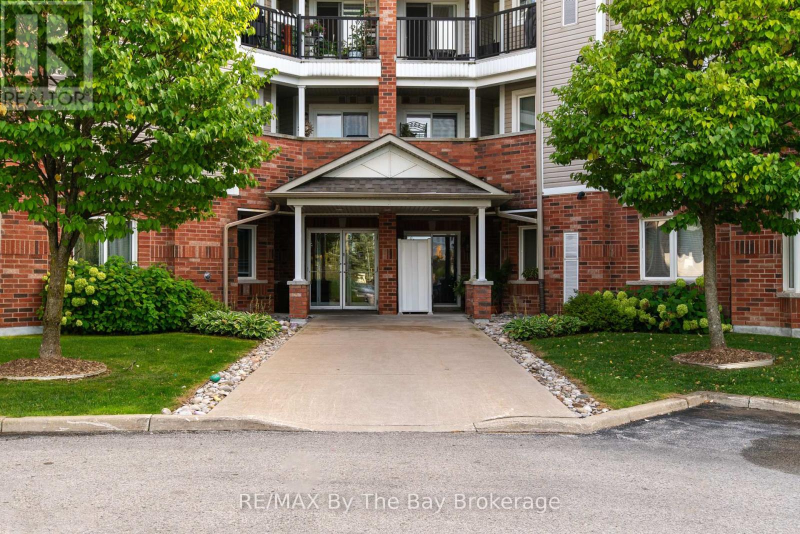 211 - 16 Westbury Road, Wasaga Beach, Ontario  L9Z 0B8 - Photo 11 - S12201538