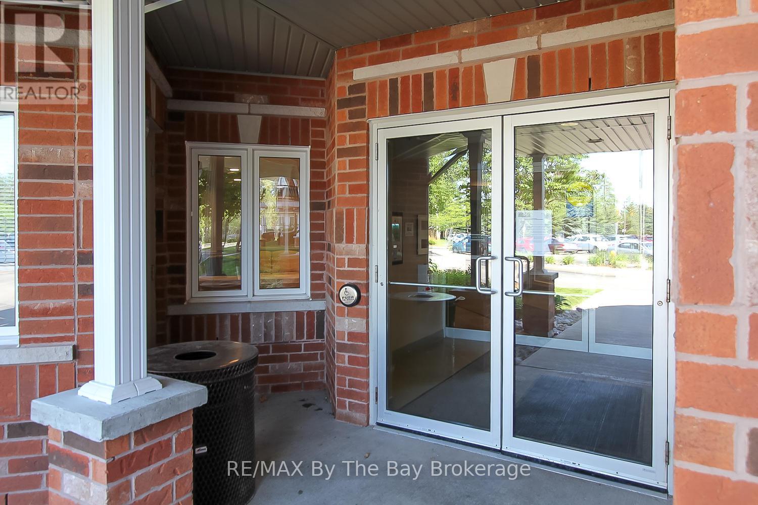 211 - 16 Westbury Road, Wasaga Beach, Ontario  L9Z 0B8 - Photo 12 - S12201538