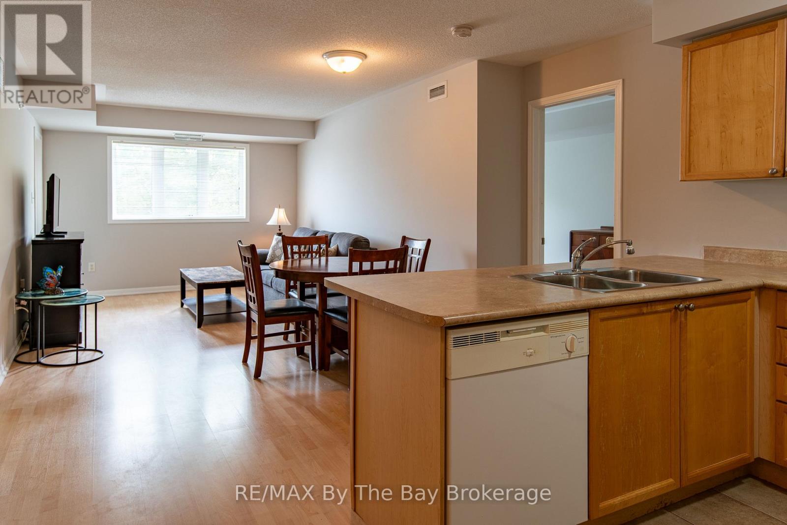 211 - 16 Westbury Road, Wasaga Beach, Ontario  L9Z 0B8 - Photo 13 - S12201538