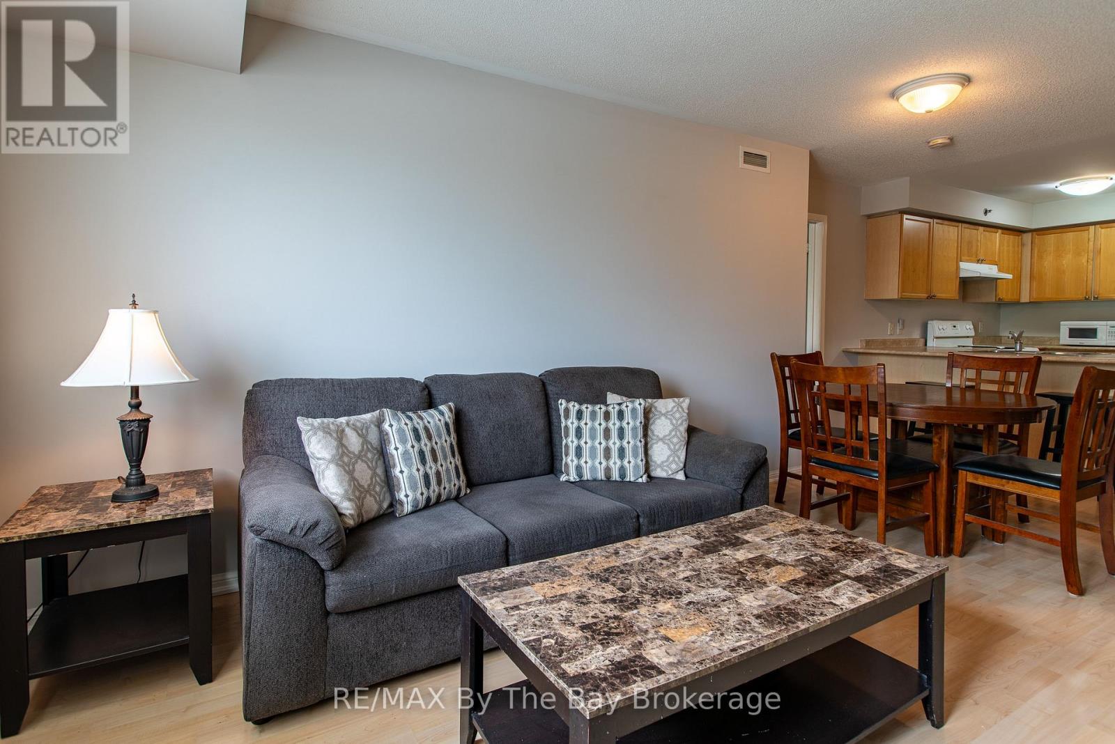 211 - 16 Westbury Road, Wasaga Beach, Ontario  L9Z 0B8 - Photo 14 - S12201538