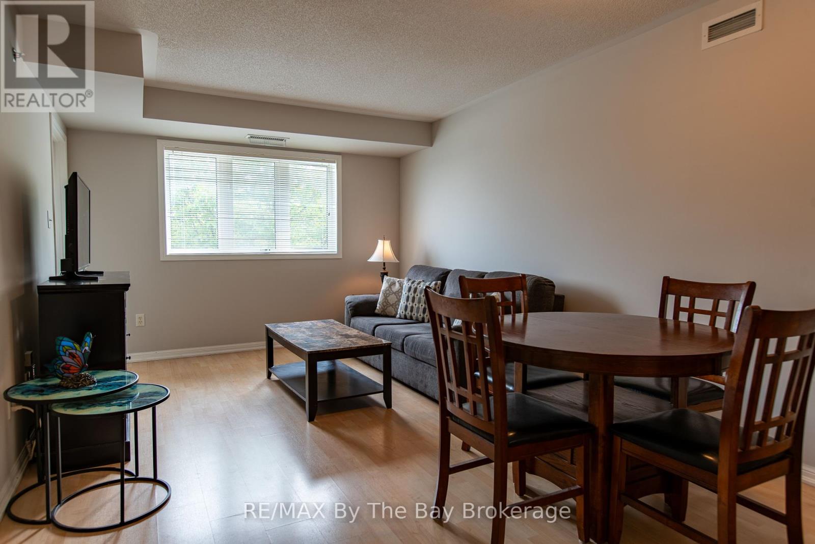211 - 16 Westbury Road, Wasaga Beach, Ontario  L9Z 0B8 - Photo 15 - S12201538