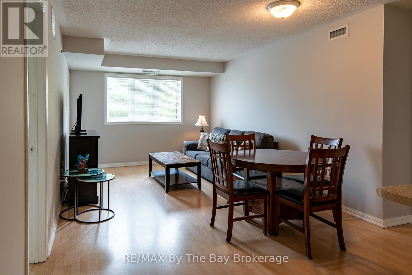211 - 16 Westbury Road, Wasaga Beach, Ontario  L9Z 0B8 - Photo 19 - S12201538