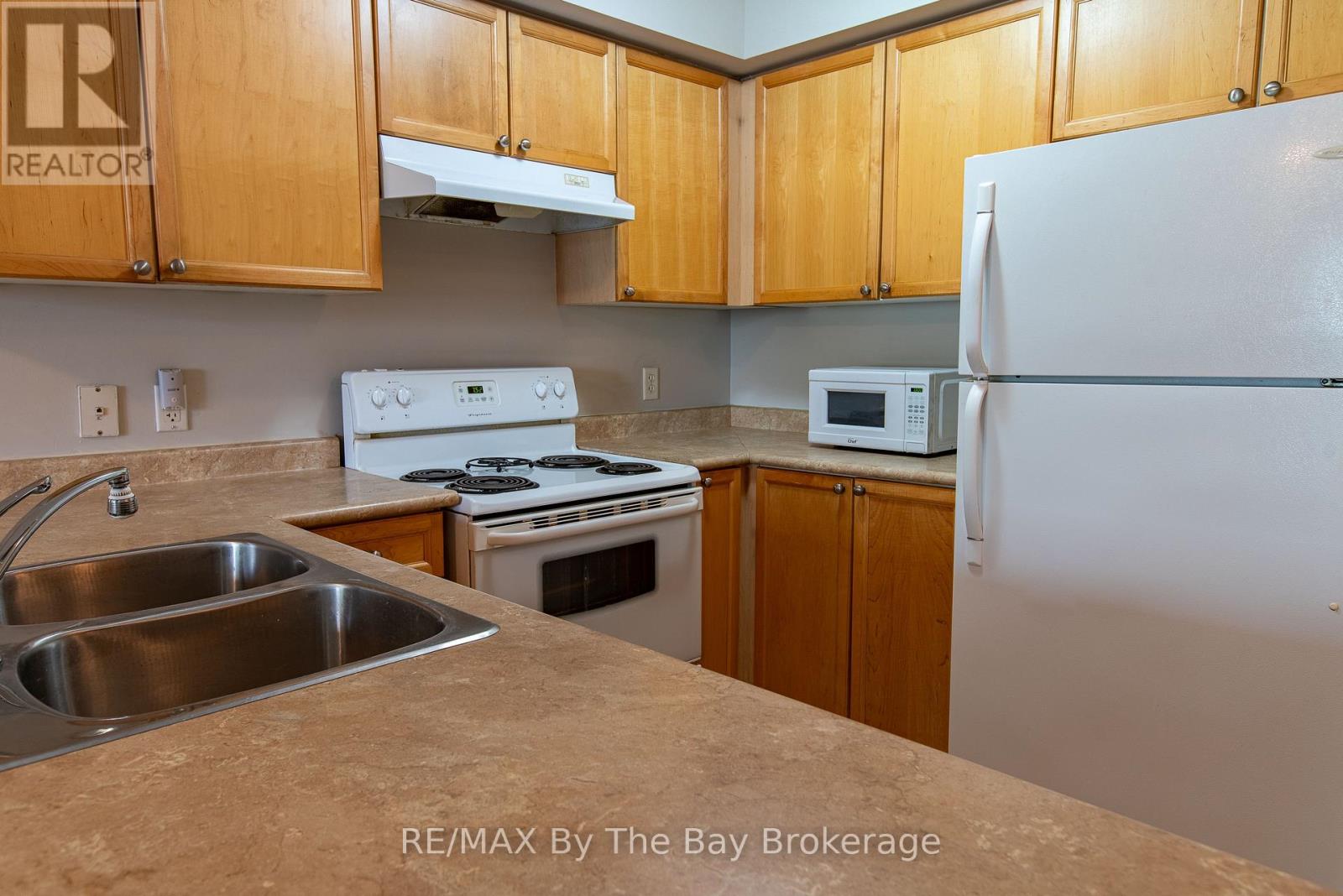 211 - 16 Westbury Road, Wasaga Beach, Ontario  L9Z 0B8 - Photo 20 - S12201538