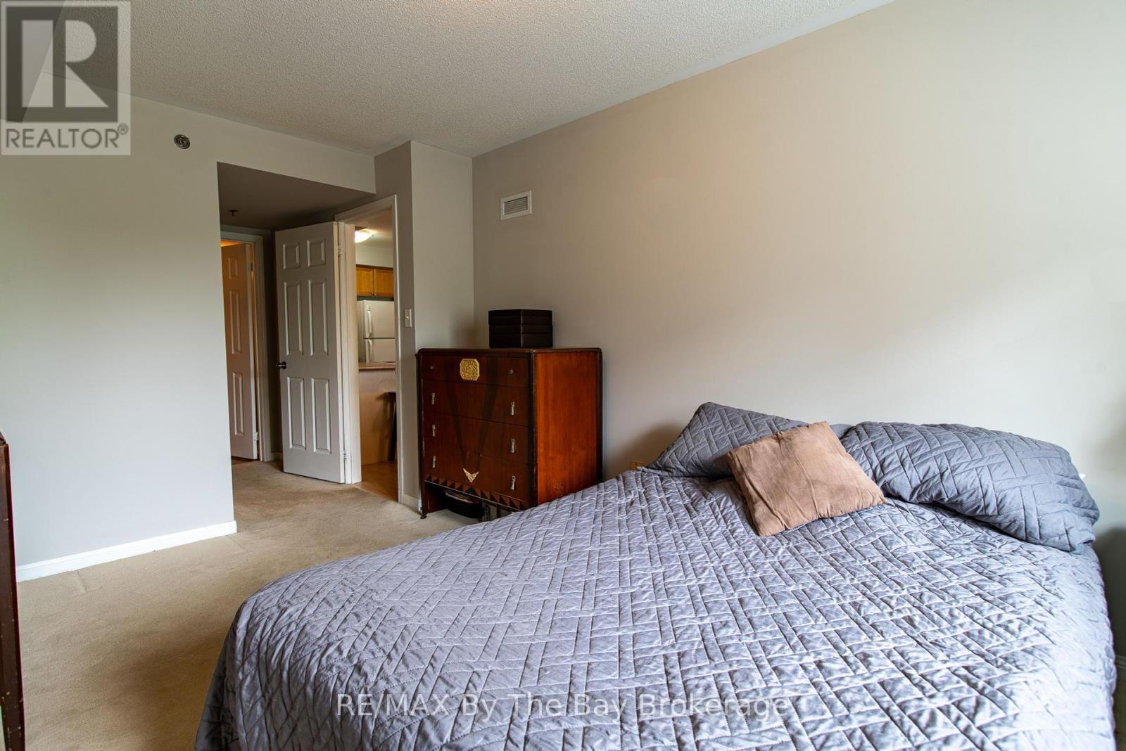 211 - 16 Westbury Road, Wasaga Beach, Ontario  L9Z 0B8 - Photo 23 - S12201538