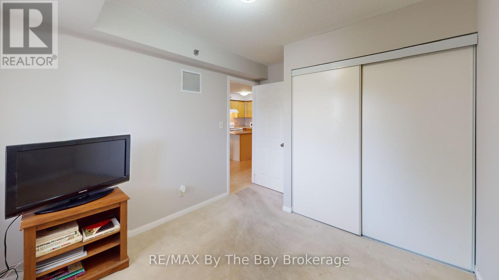 211 - 16 Westbury Road, Wasaga Beach, Ontario  L9Z 0B8 - Photo 27 - S12201538