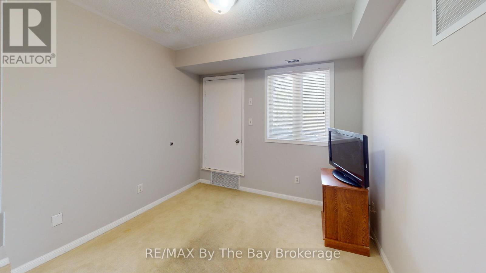 211 - 16 Westbury Road, Wasaga Beach, Ontario  L9Z 0B8 - Photo 28 - S12201538
