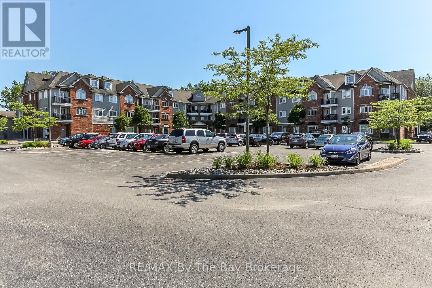 211 - 16 Westbury Road, Wasaga Beach, Ontario  L9Z 0B8 - Photo 31 - S12201538