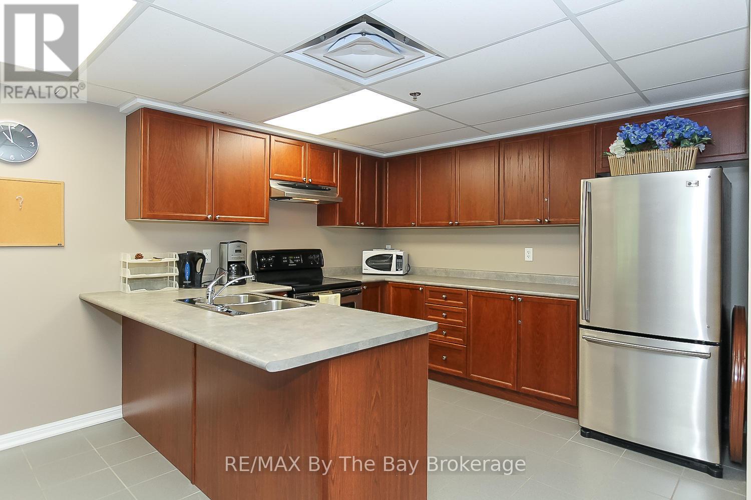211 - 16 Westbury Road, Wasaga Beach, Ontario  L9Z 0B8 - Photo 33 - S12201538