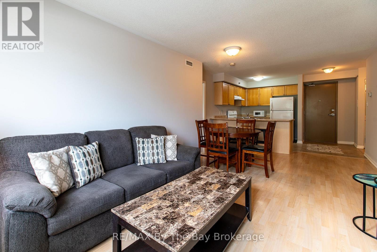 211 - 16 Westbury Road, Wasaga Beach, Ontario  L9Z 0B8 - Photo 5 - S12201538