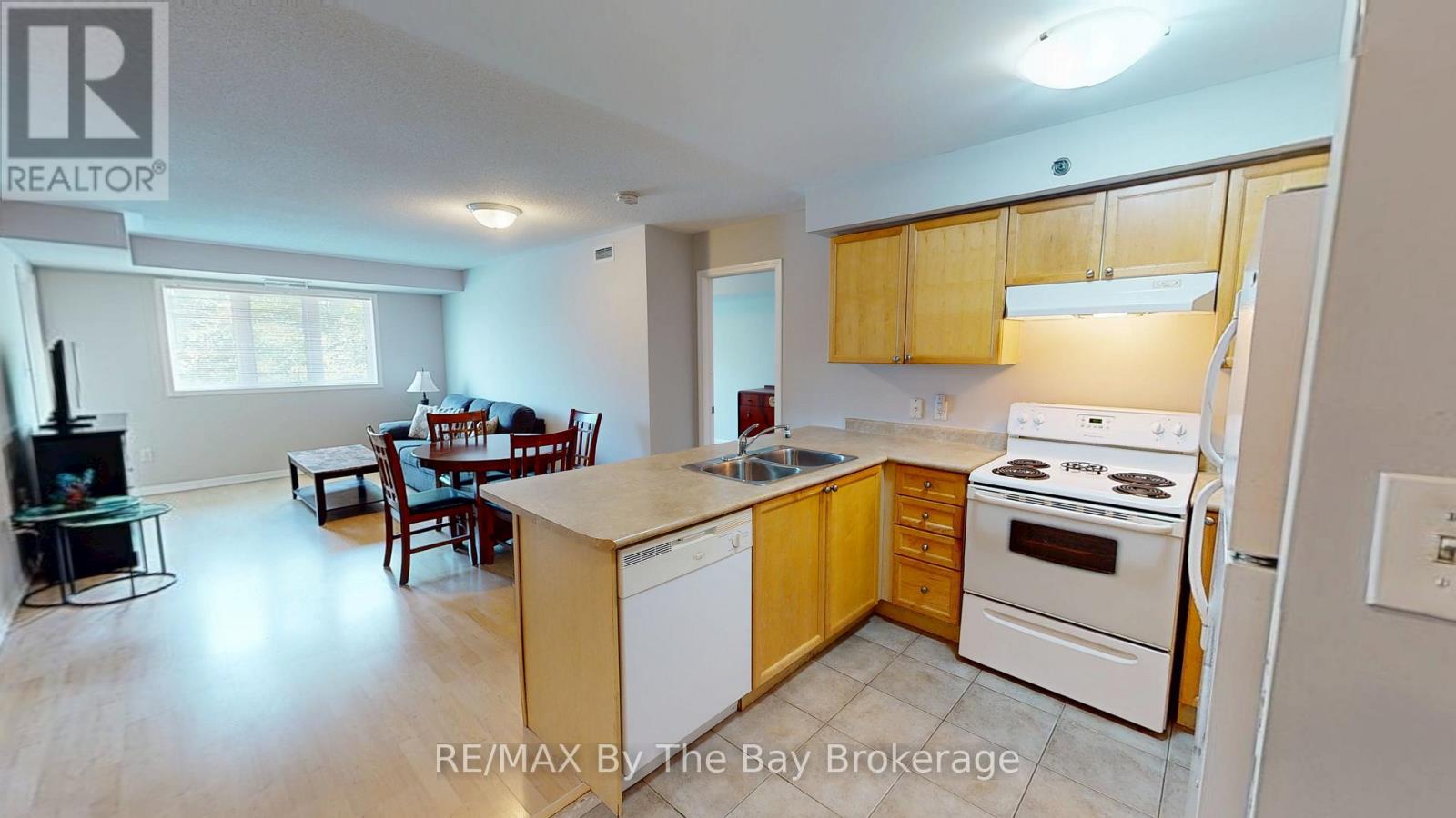 211 - 16 Westbury Road, Wasaga Beach, Ontario  L9Z 0B8 - Photo 6 - S12201538