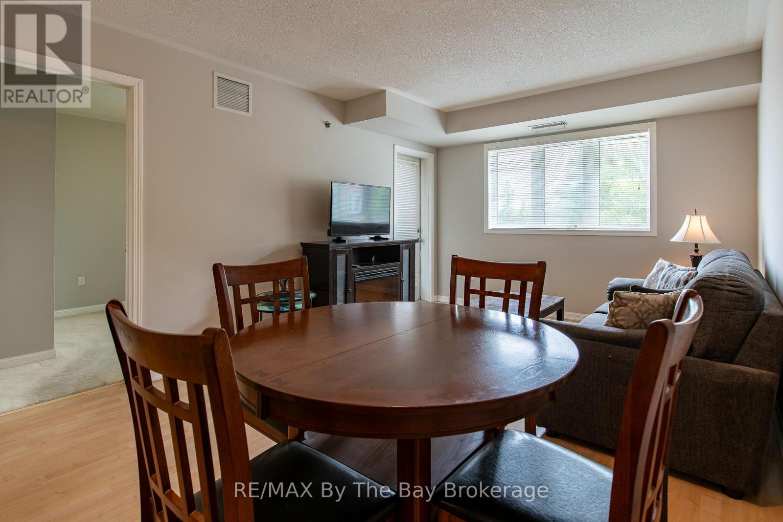 211 - 16 Westbury Road, Wasaga Beach, Ontario  L9Z 0B8 - Photo 9 - S12201538