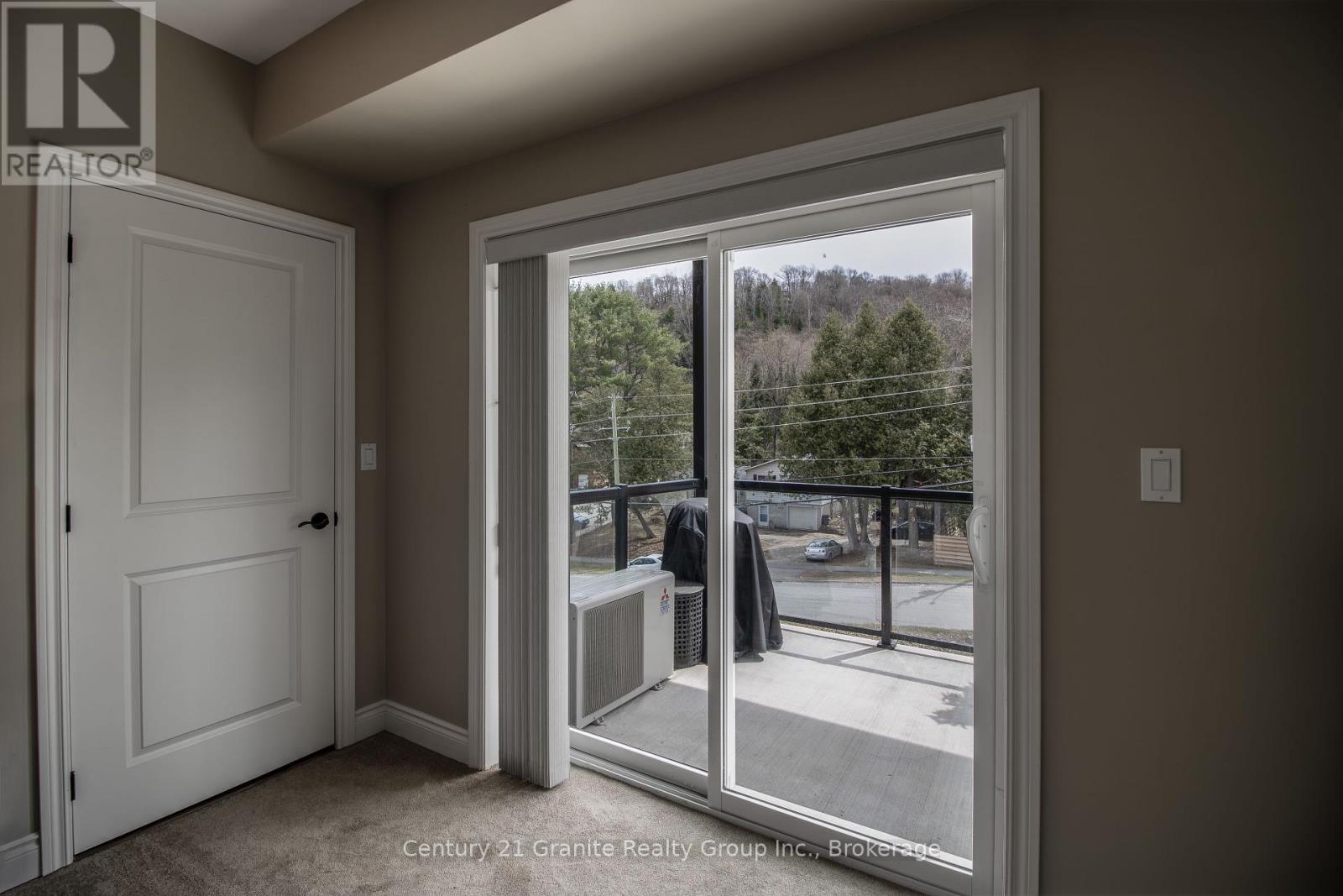 203 - 4 Lake Avenue, Dysart Et Al, Ontario  K0M 1S0 - Photo 16 - X12201578