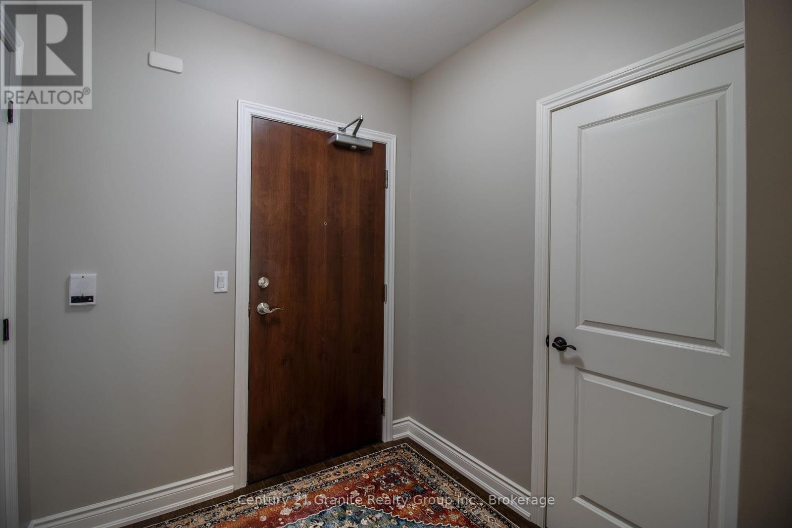 203 - 4 Lake Avenue, Dysart Et Al, Ontario  K0M 1S0 - Photo 3 - X12201578
