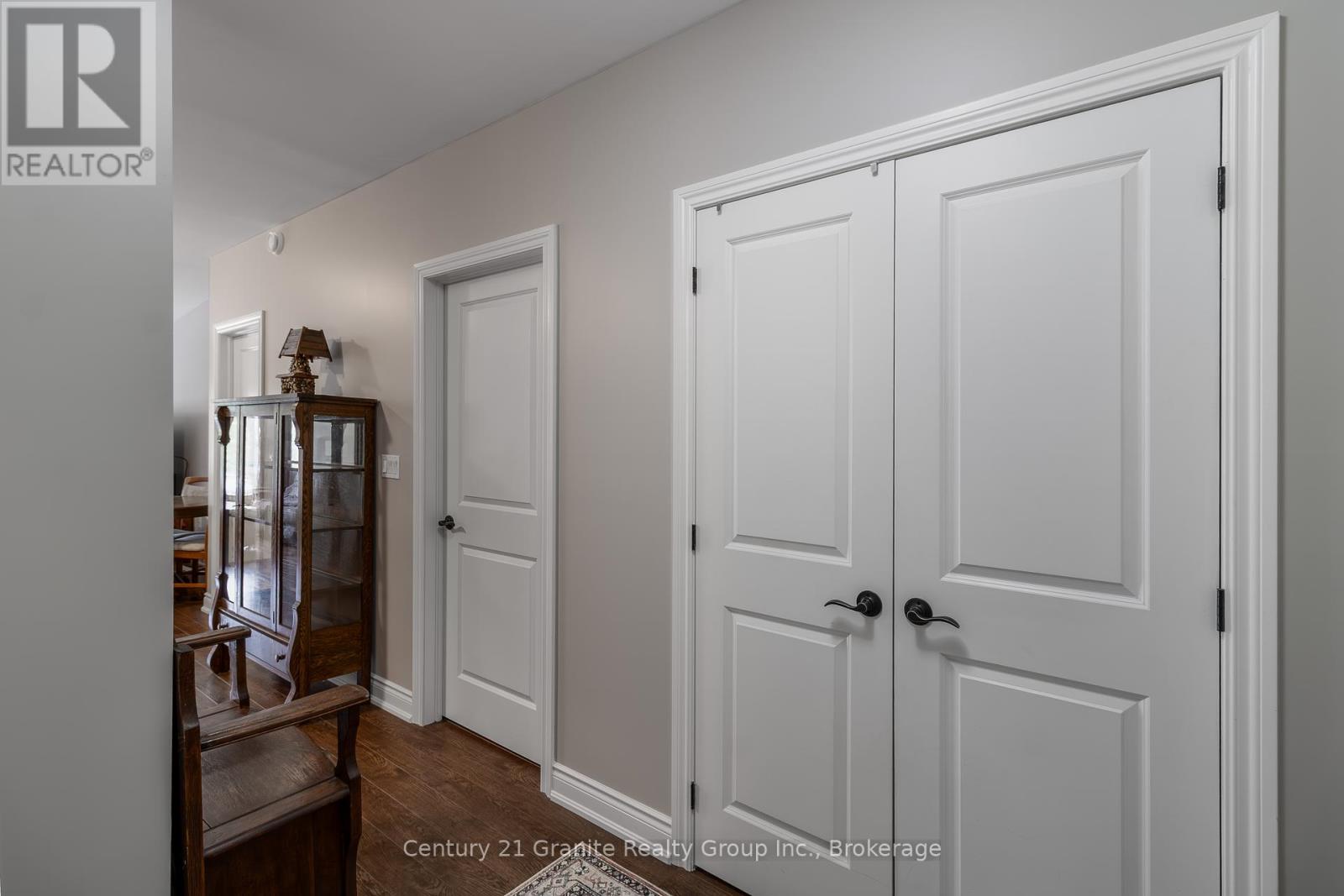 203 - 4 Lake Avenue, Dysart Et Al, Ontario  K0M 1S0 - Photo 4 - X12201578