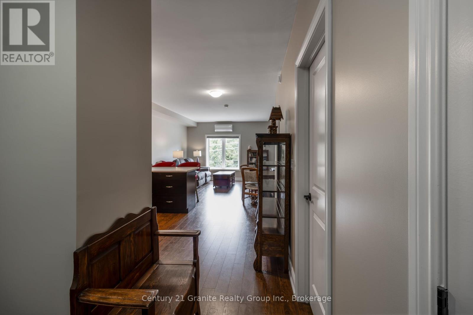 203 - 4 Lake Avenue, Dysart Et Al, Ontario  K0M 1S0 - Photo 5 - X12201578