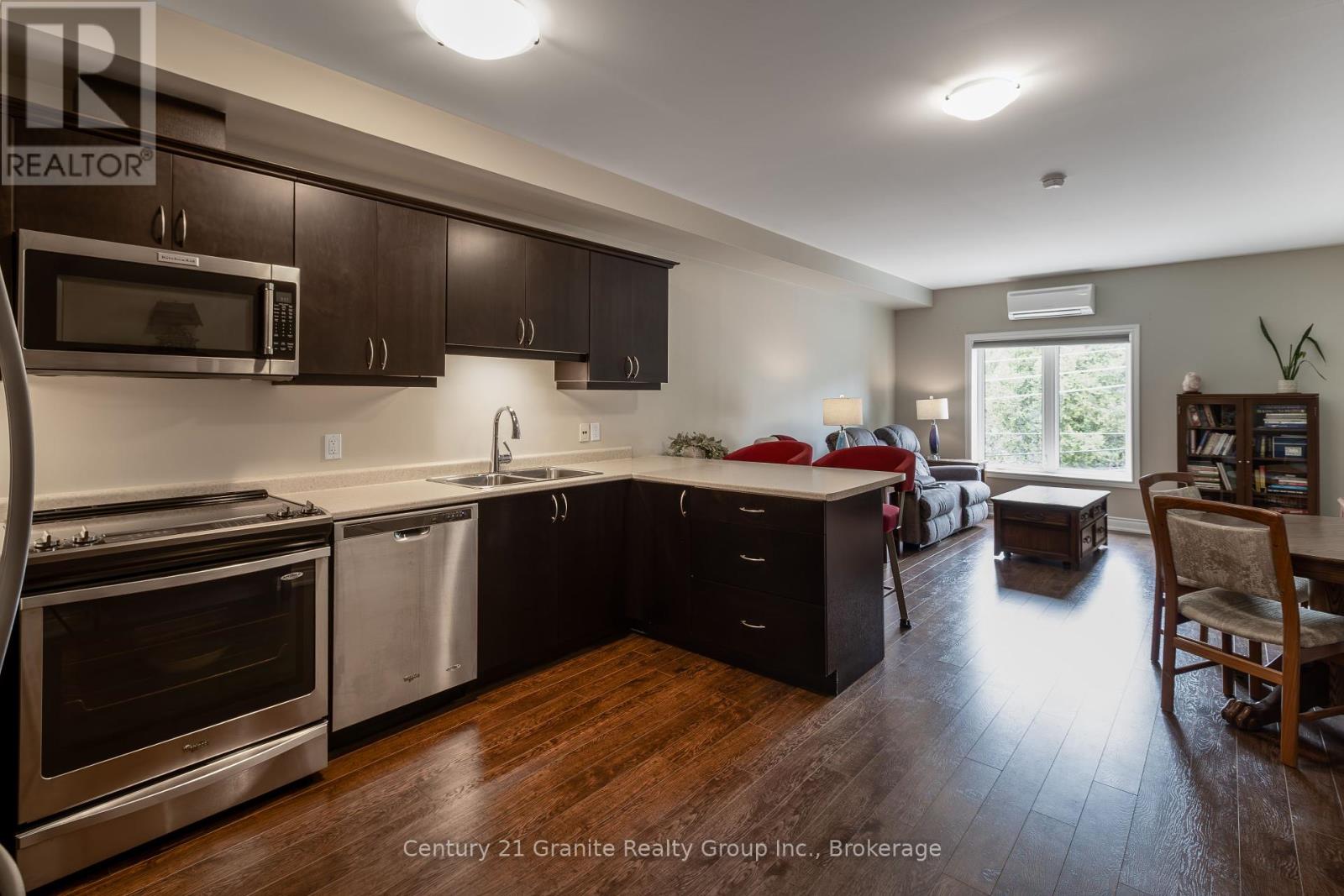 203 - 4 Lake Avenue, Dysart Et Al, Ontario  K0M 1S0 - Photo 6 - X12201578