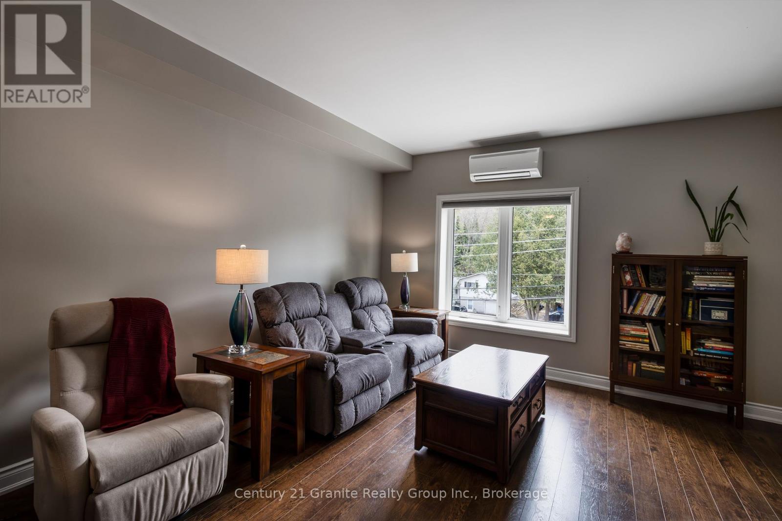 203 - 4 Lake Avenue, Dysart Et Al, Ontario  K0M 1S0 - Photo 9 - X12201578