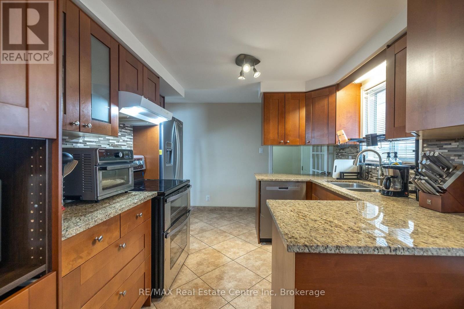 461 Strasburg Road, Kitchener, Ontario  N2E 1P1 - Photo 11 - X12202135