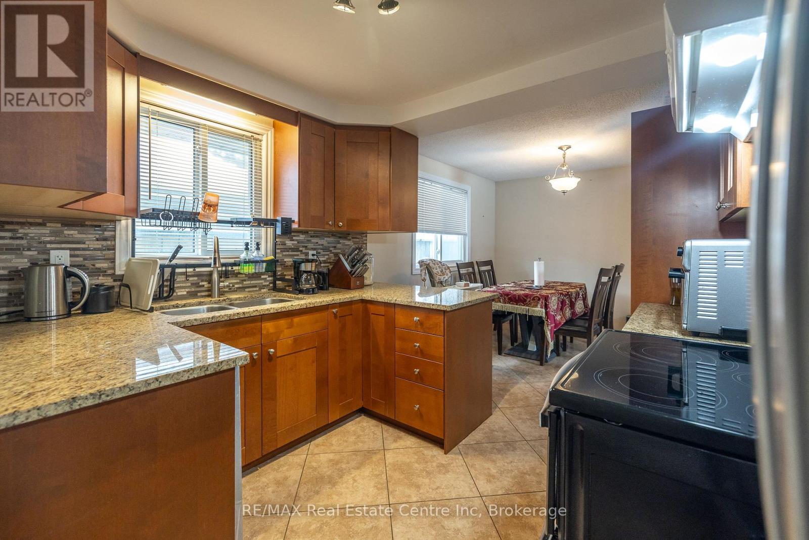 461 Strasburg Road, Kitchener, Ontario  N2E 1P1 - Photo 14 - X12202135