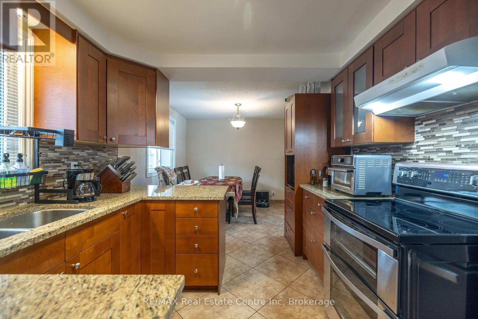 461 Strasburg Road, Kitchener, Ontario  N2E 1P1 - Photo 15 - X12202135