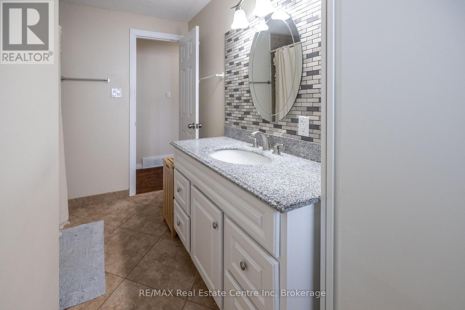 461 Strasburg Road, Kitchener, Ontario  N2E 1P1 - Photo 18 - X12202135