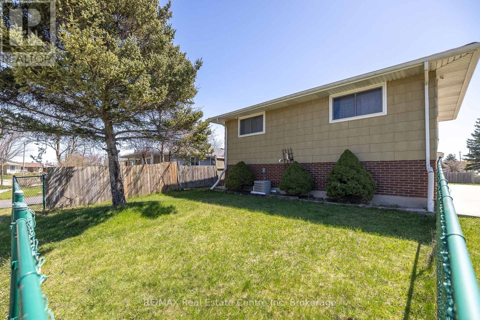 461 Strasburg Road, Kitchener, Ontario  N2E 1P1 - Photo 3 - X12202135