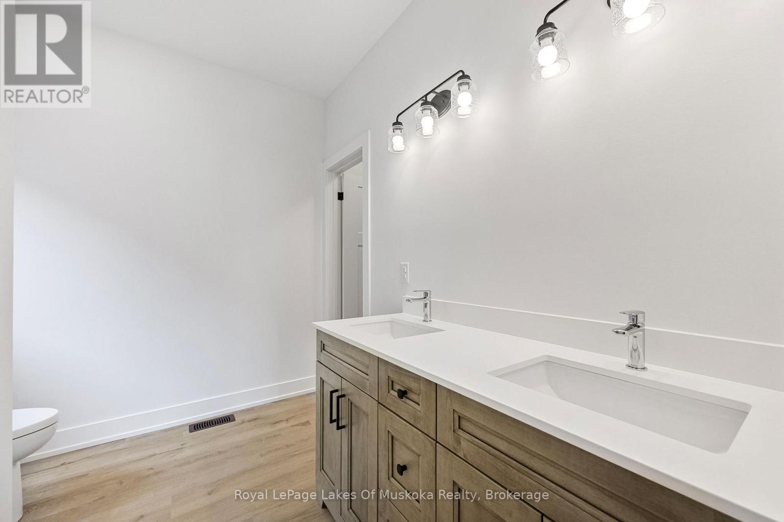 128 Brandon Avenue, Severn, Ontario  L0K 1E0 - Photo 26 - S12202271