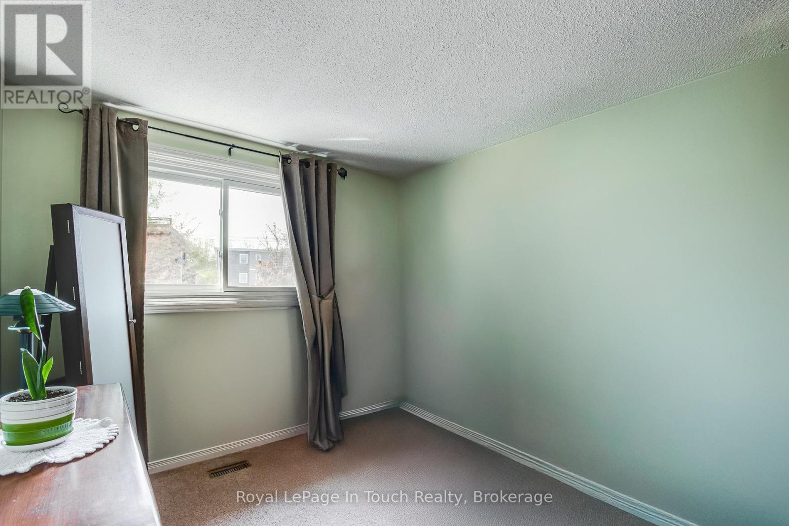 4 - 233 Innisfil Street, Barrie, Ontario  L4N 3E9 - Photo 19 - S12202677