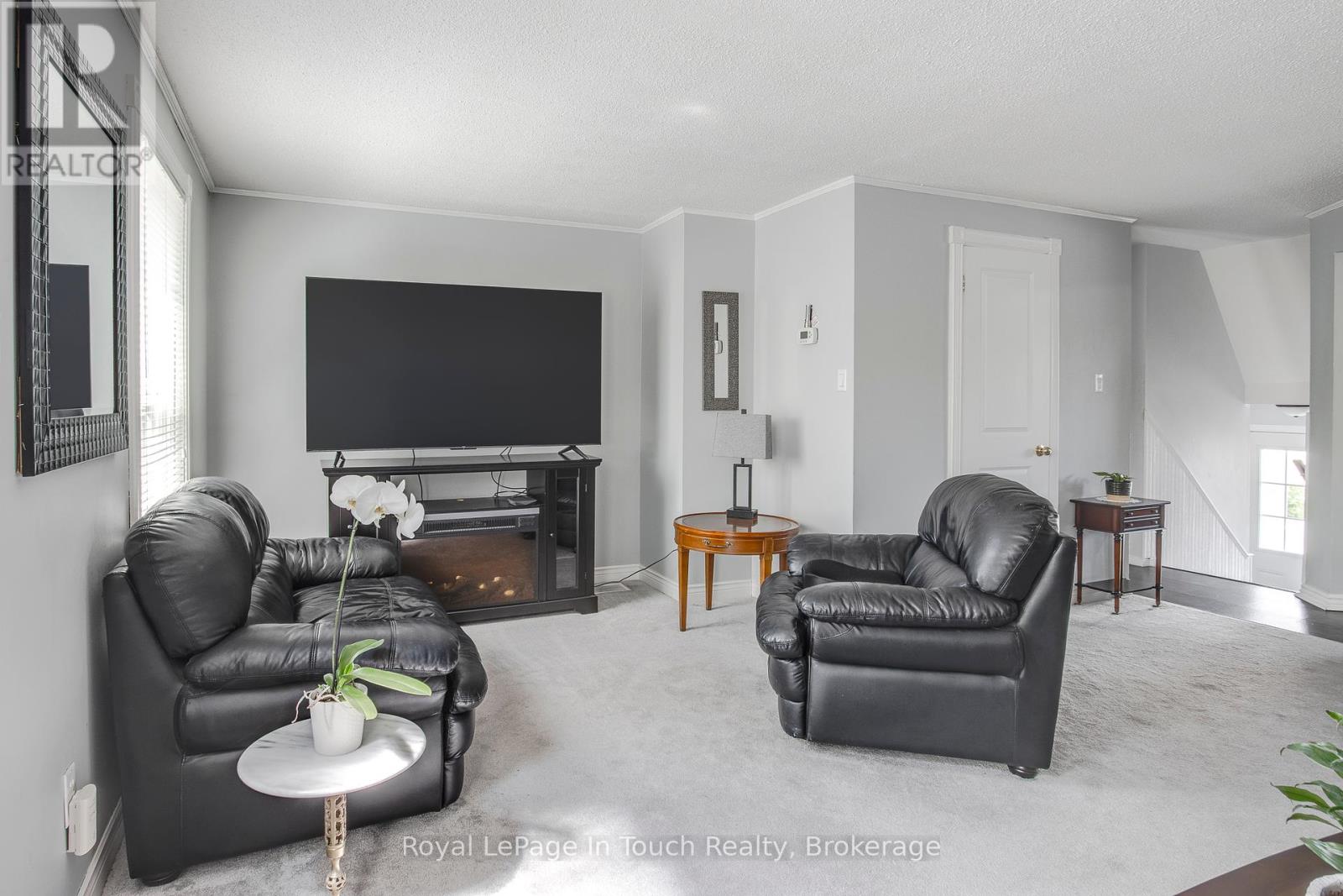 4 - 233 Innisfil Street, Barrie, Ontario  L4N 3E9 - Photo 5 - S12202677