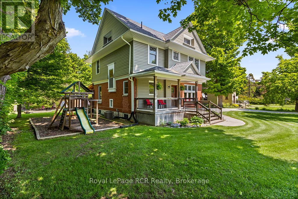 136 Queen Street W, South Bruce Peninsula, Ontario  N0H 1P0 - Photo 4 - X12203016