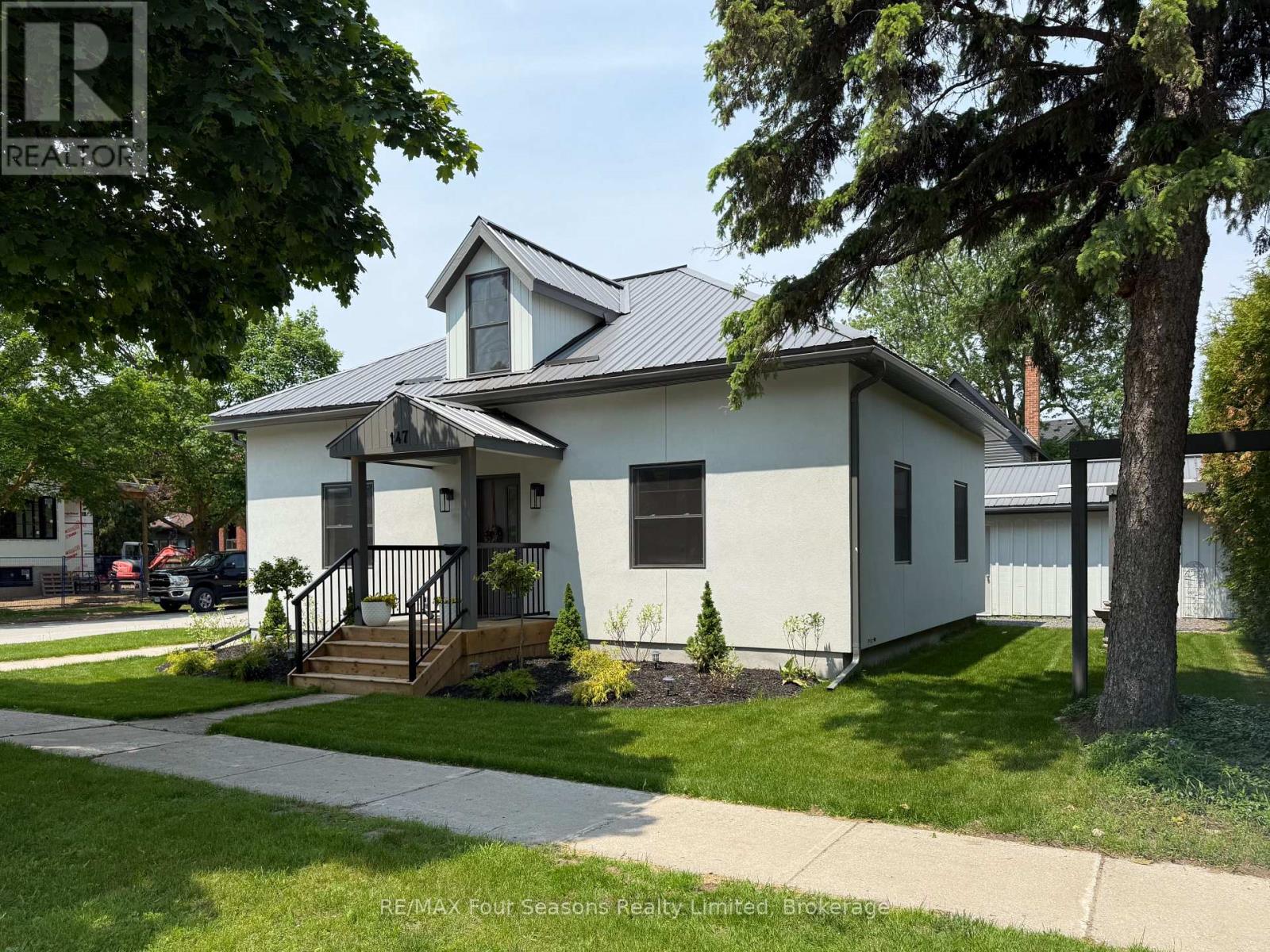 147 Second Street, Collingwood, Ontario  L9Y 1E7 - Photo 1 - S12203121