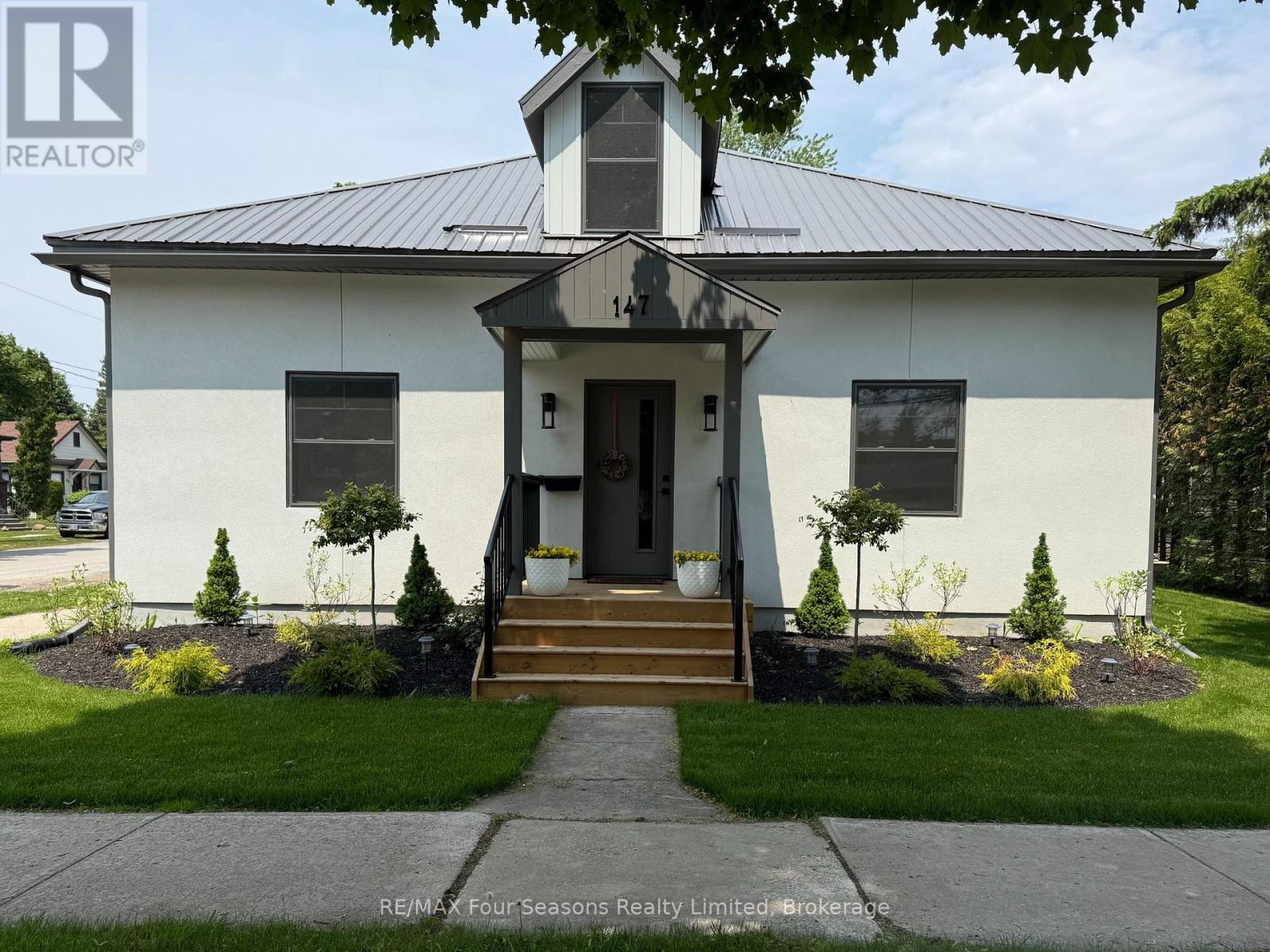 147 Second Street, Collingwood, Ontario  L9Y 1E7 - Photo 2 - S12203121