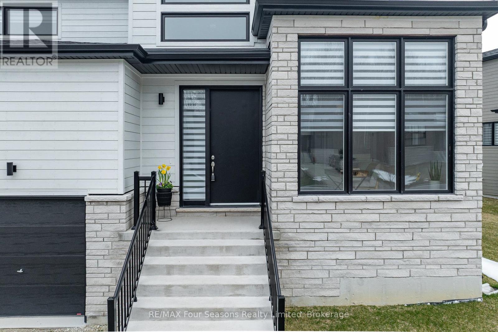 95 Goldie Court, Blue Mountains, Ontario  N0H 1J0 - Photo 33 - X12203093