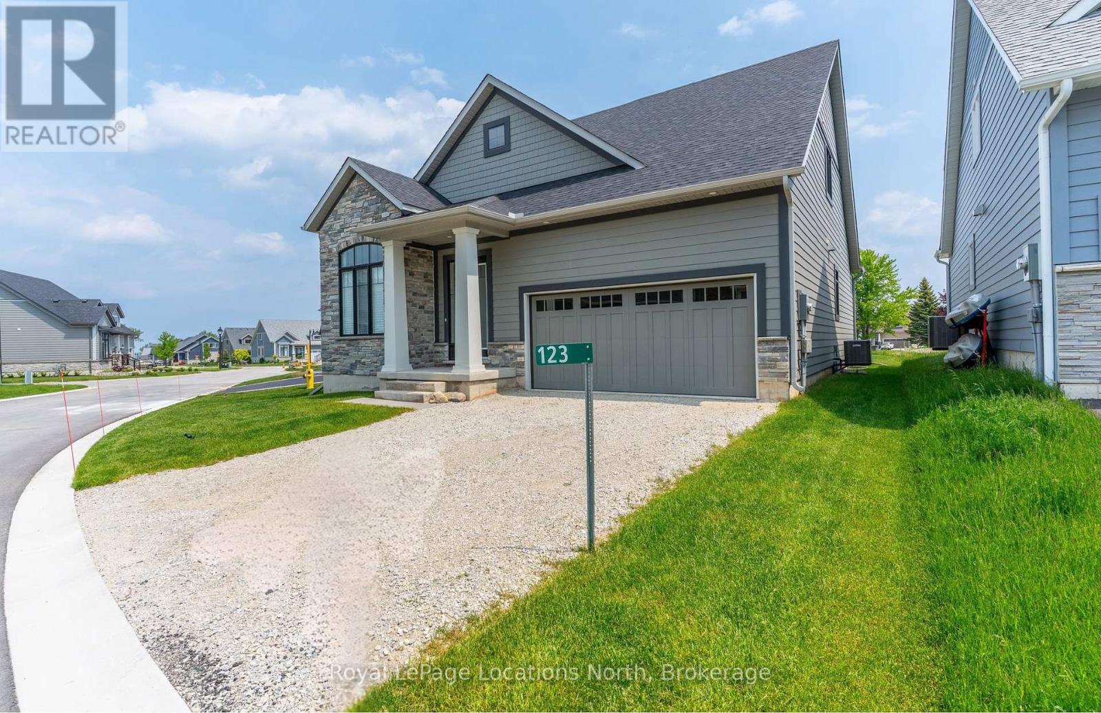 123 Beacon Drive, Blue Mountains, Ontario  N0H 2P0 - Photo 2 - X12203302