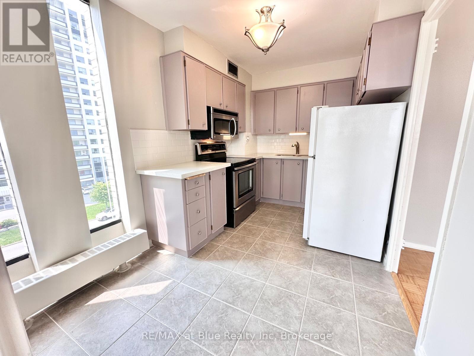 502 - 15 Towering Heights Boulevard, St. Catharines, Ontario  L2T 3G7 - Photo 12 - X12203314