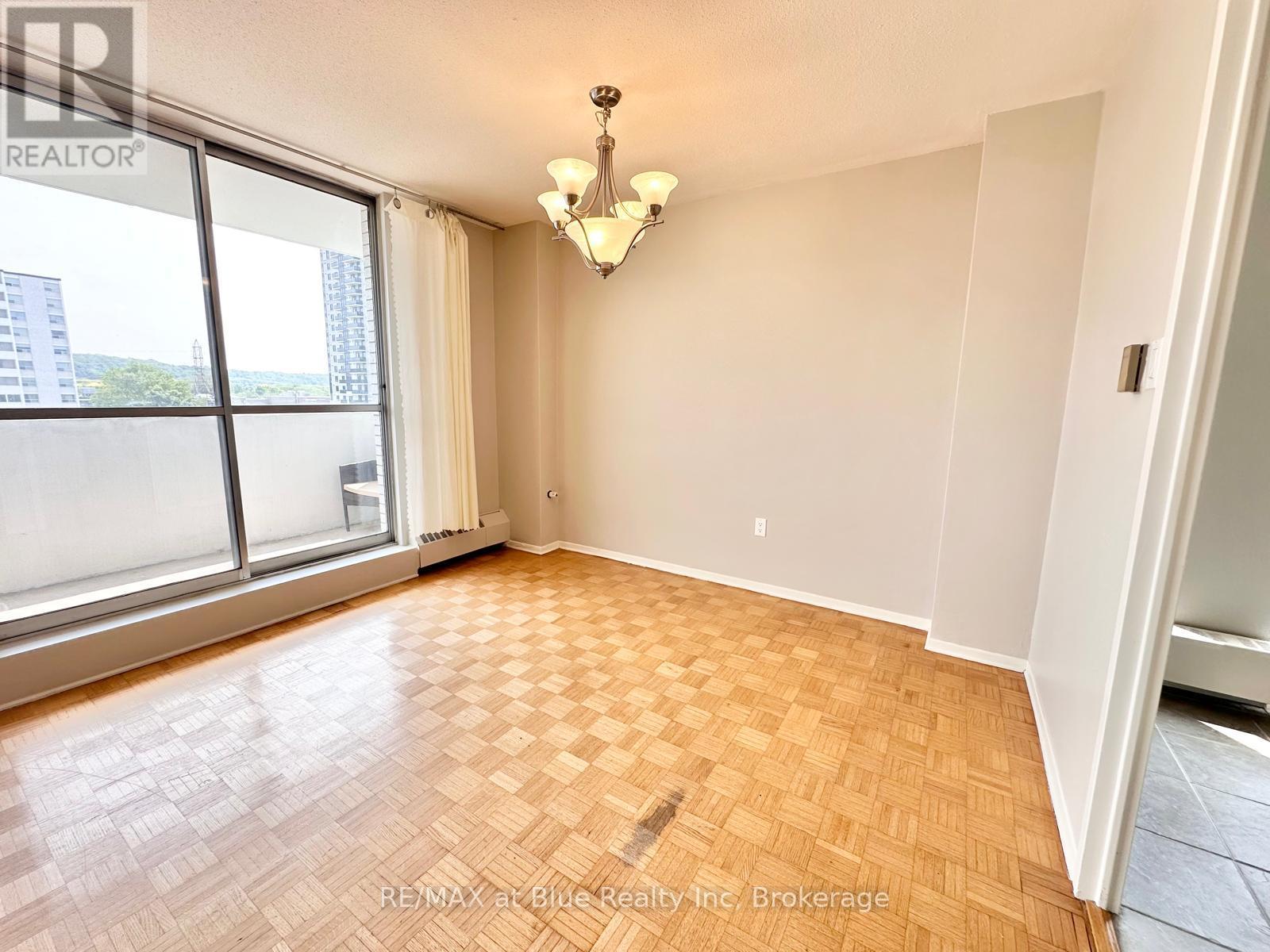 502 - 15 Towering Heights Boulevard, St. Catharines, Ontario  L2T 3G7 - Photo 15 - X12203314