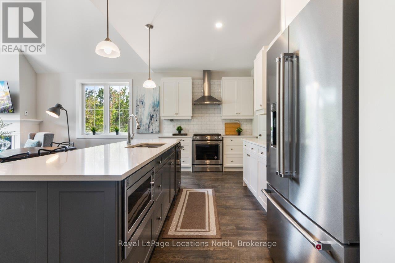 158 Courtland Street, Blue Mountains, Ontario  L9Y 4E2 - Photo 8 - X12203344