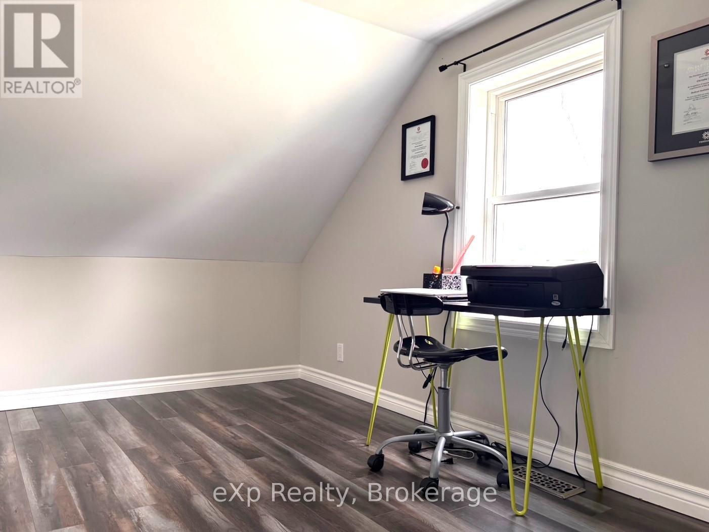 254 16th Street, Hanover, Ontario  N4N 2A7 - Photo 34 - X12203776