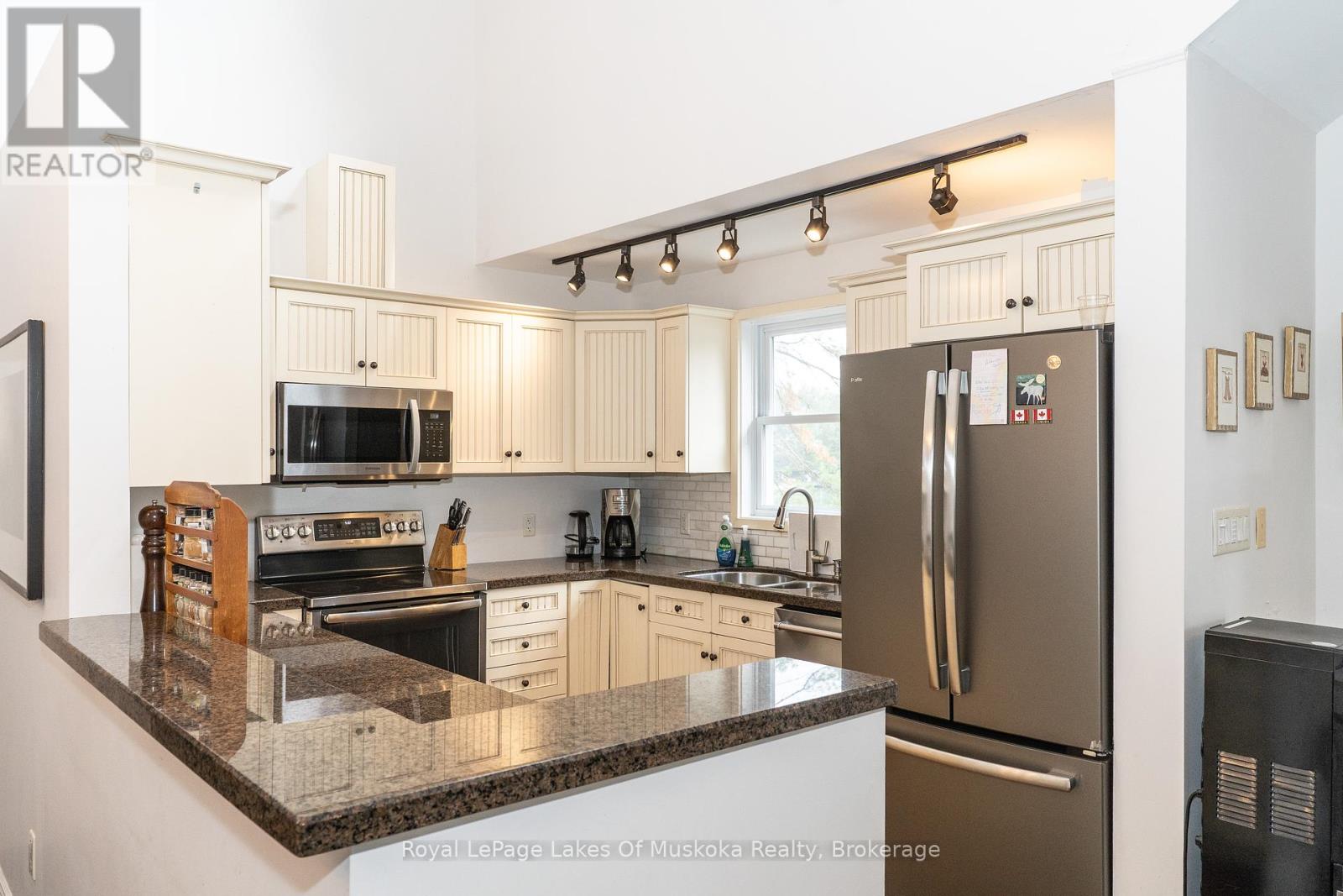 49 Pinetree Road, Gravenhurst, Ontario  P1P 1R2 - Photo 6 - X12204541