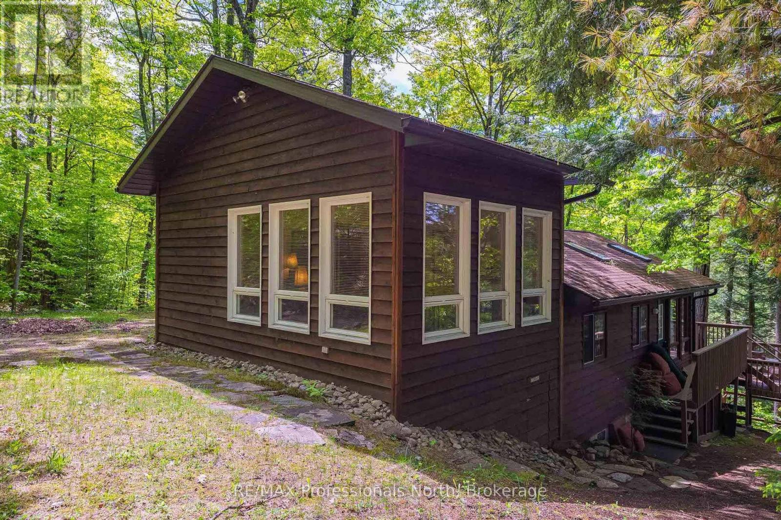 1023 Maiden Trail, Minden Hills, Ontario  K0M 2K0 - Photo 3 - X12204572