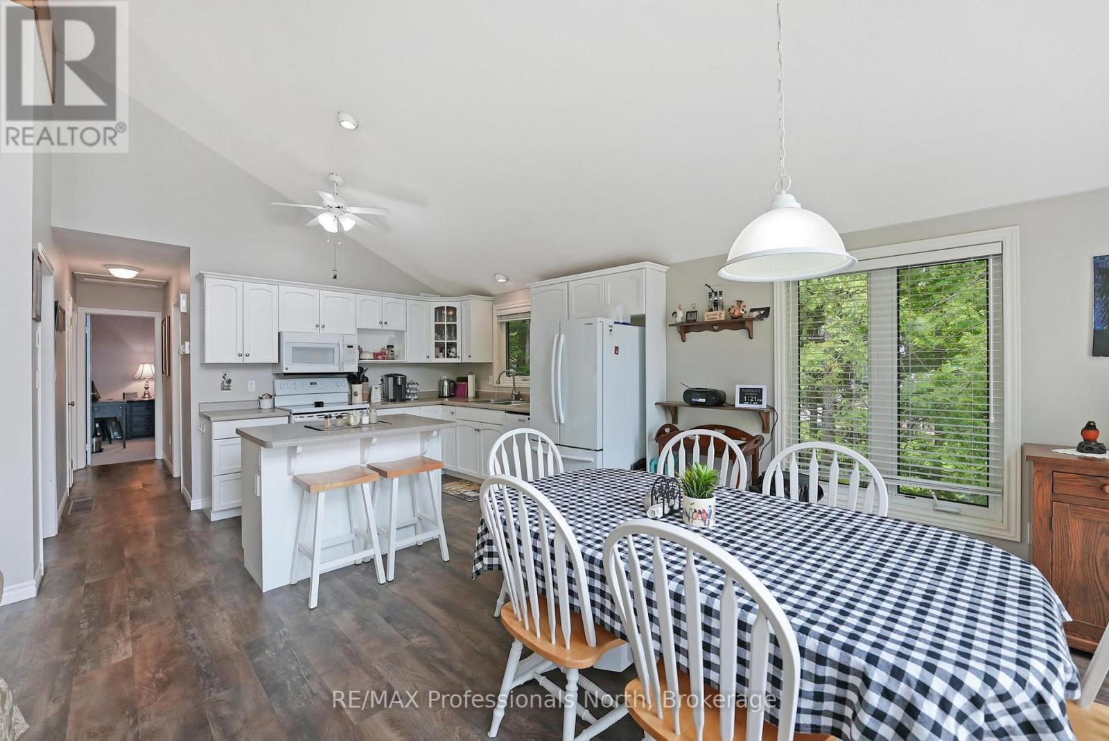 1093 Comak Crescent, Algonquin Highlands, Ontario  K0M 1S0 - Photo 16 - X12204834