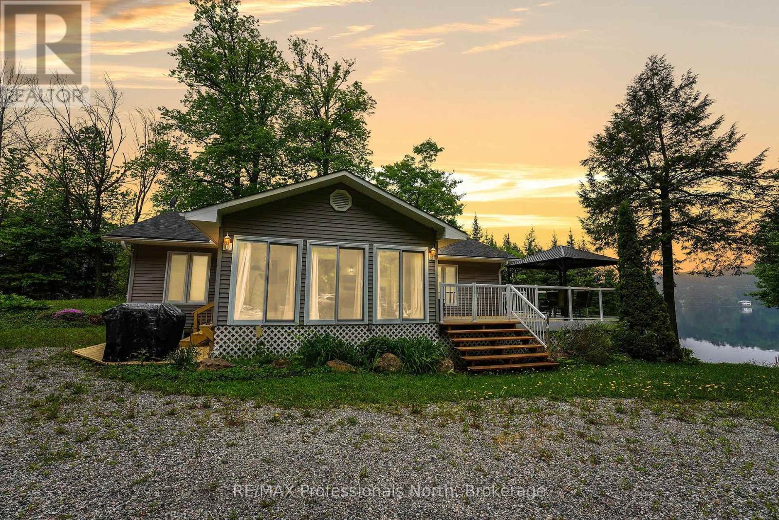 1093 Comak Crescent, Algonquin Highlands, Ontario  K0M 1S0 - Photo 2 - X12204834