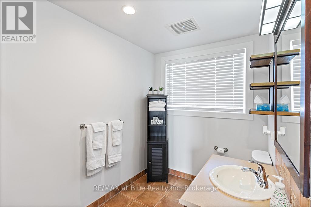 207 - 115 Fairway Court, Blue Mountains, Ontario  L9Y 0V1 - Photo 35 - X12205022
