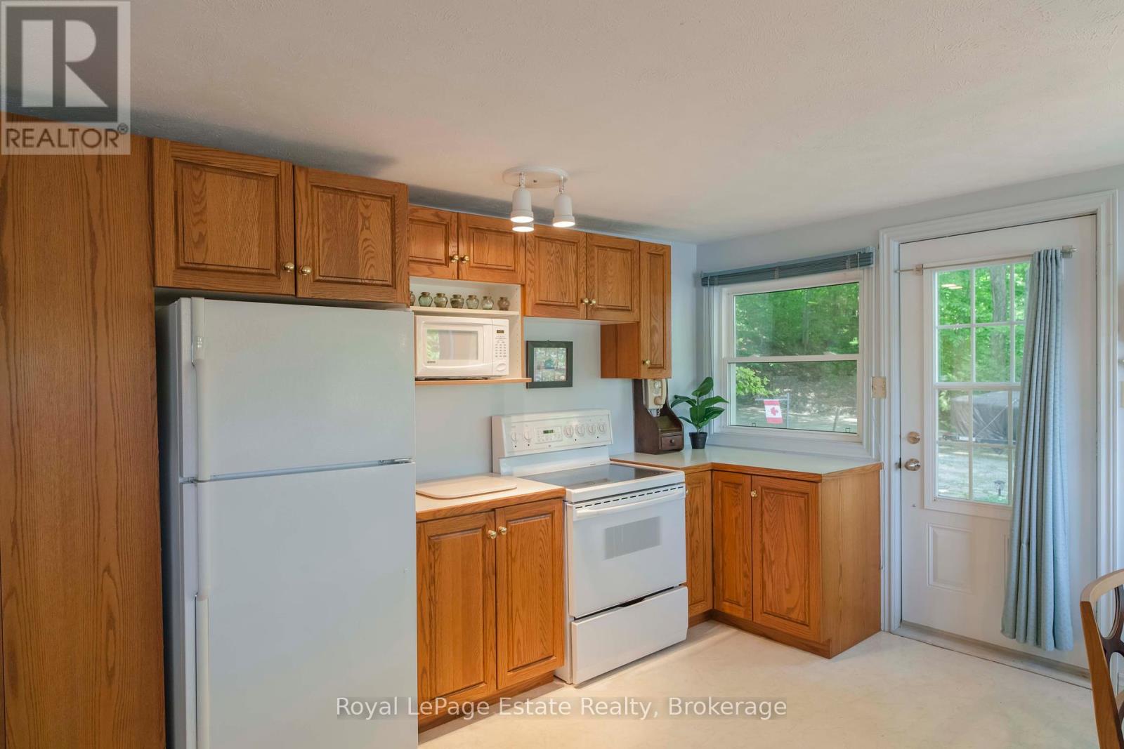 124 Maple Drive, South Bruce Peninsula, Ontario  N0H 1A0 - Photo 18 - X12205043