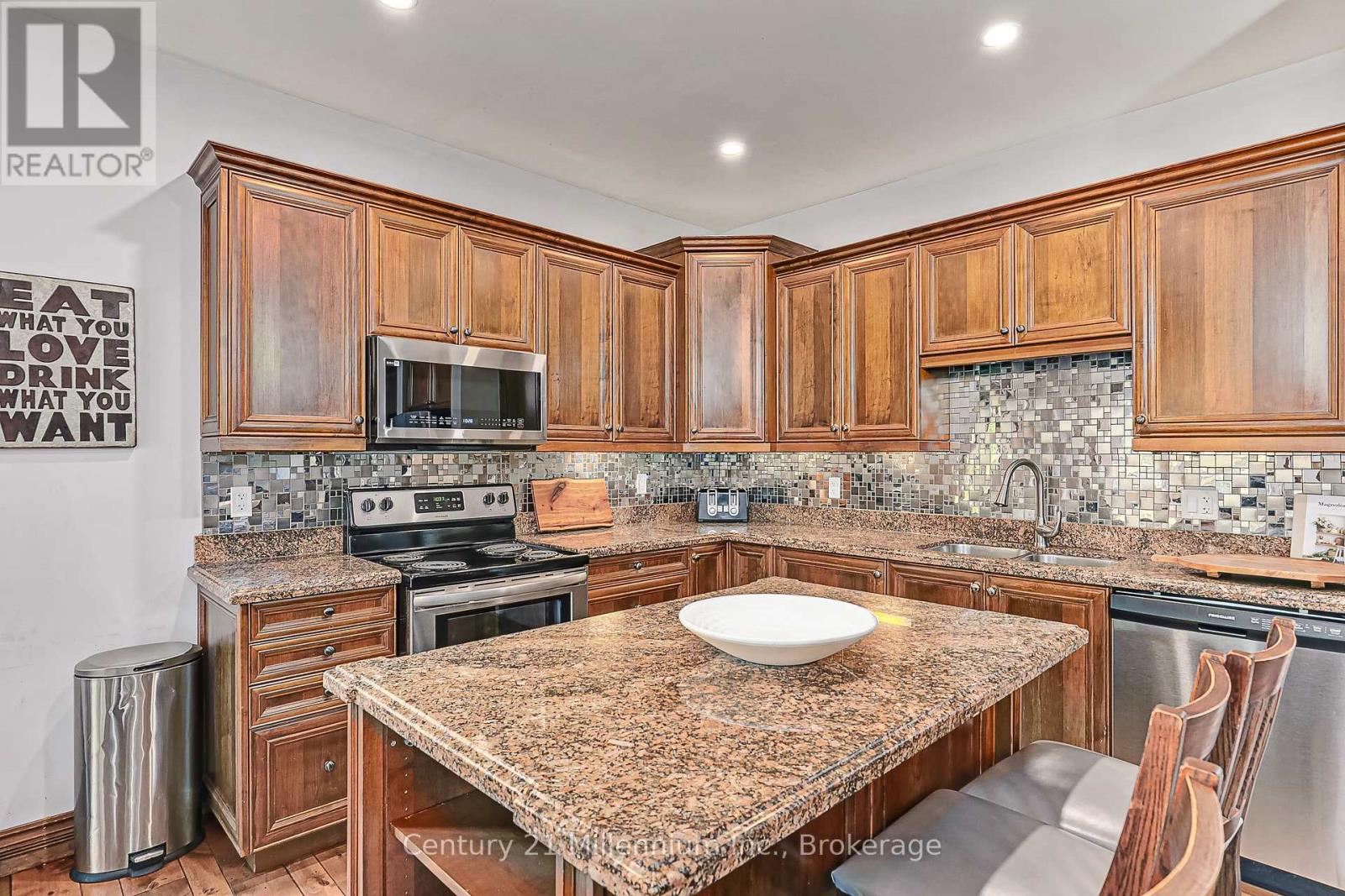 191 Brooker Boulevard, Blue Mountains, Ontario  L9Y 0L3 - Photo 11 - X12205566