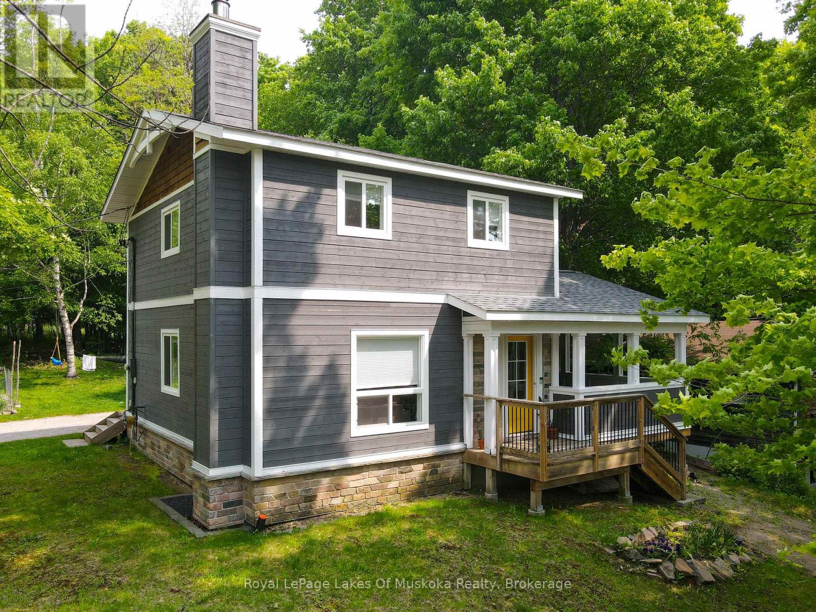 38 Florence Street W, Huntsville, Ontario  P1H 1V4 - Photo 1 - X12205635